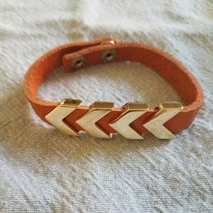 LEATHER ARROW BRACELET - ORANGE